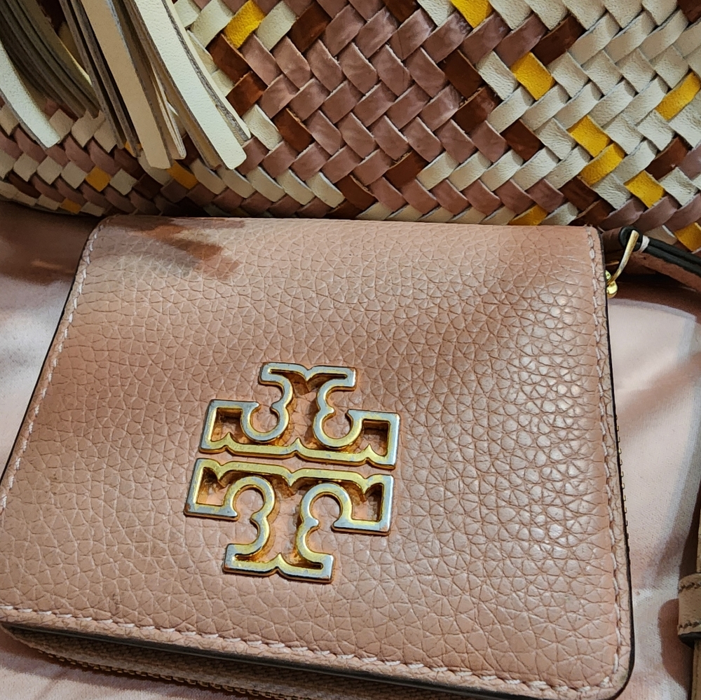 Tory Burch braided leather hand bag with matching wallet. - Picture 3 of 13